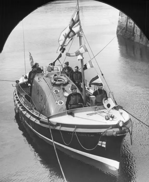 The George Elmy lifeboat and crew before the 1962 disaster